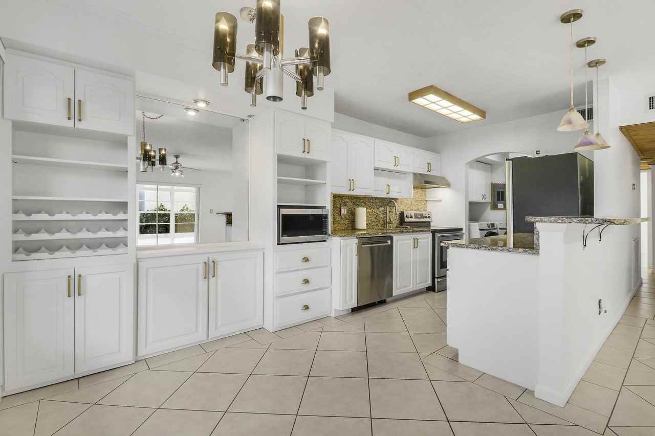 964 Nw Spruce Ridge Dr Apt D1 - Photo 3 of 33