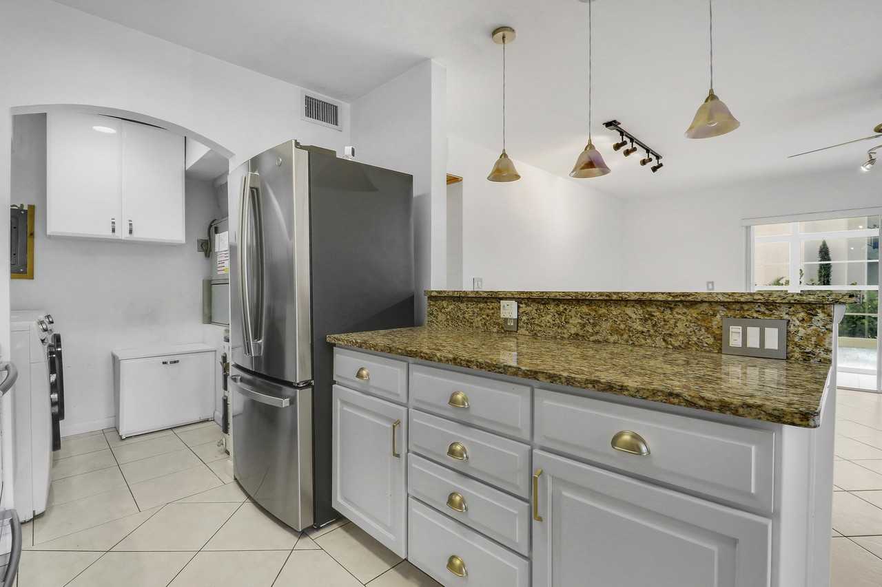 964 Nw Spruce Ridge Dr Apt D1 - Photo 5 of 33