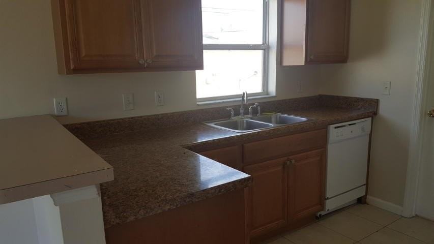 529 Sw Baoy Ave - Photo 3 of 9