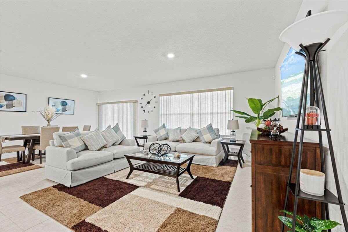 701 Ne Perch Ln - Photo 3 of 32