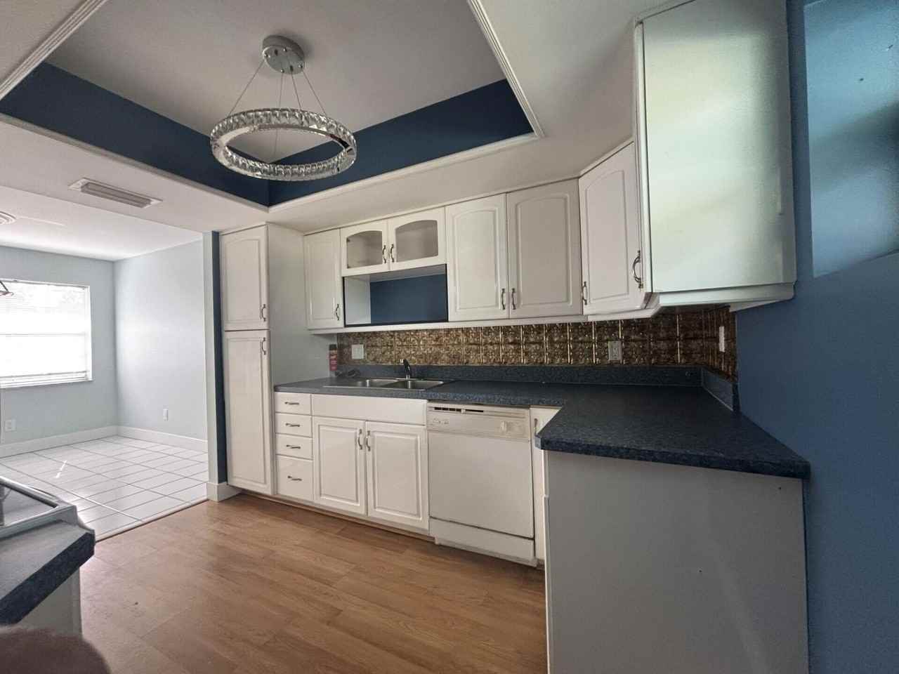 1160 Se 12th St - Photo 3 of 25