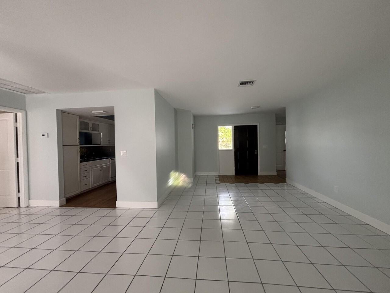 1160 Se 12th St - Photo 7 of 25