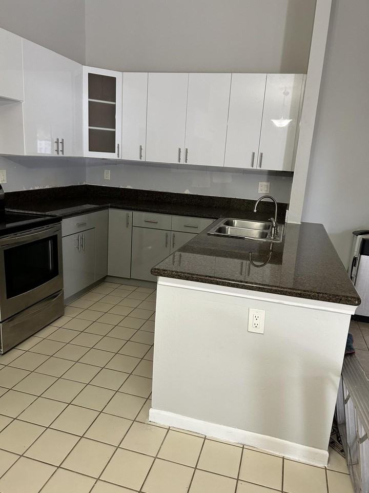 1158 Summit Trail Cir Apt D - Photo 2 of 11