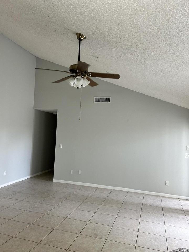 1158 Summit Trail Cir Apt D - Photo 3 of 11