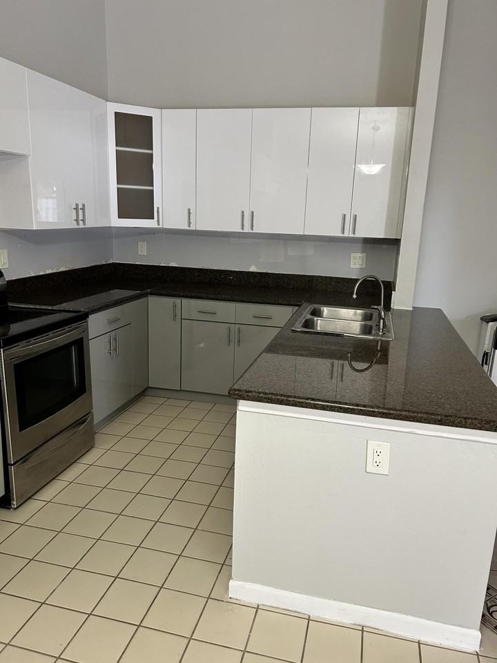 1158 Summit Trail Cir Apt D - Photo 4 of 11