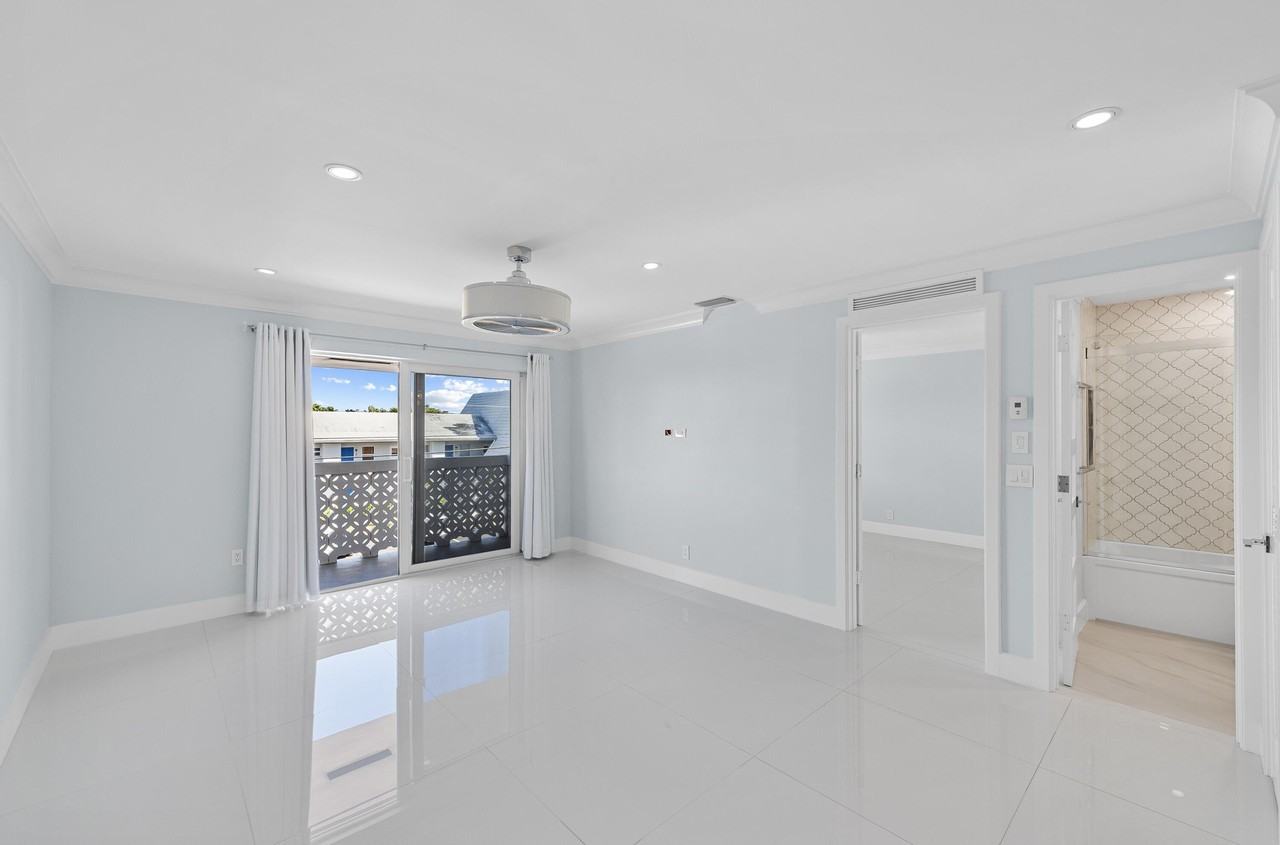 3220 Bayview Dr Apt 302 - Photo 7 of 18