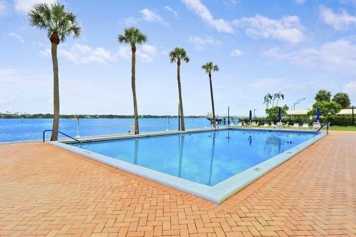 2600 N Flagler Dr Apt 705 - Photo 6 of 18