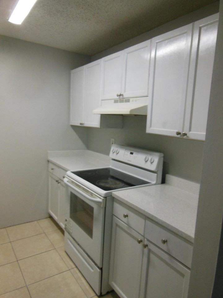 709 Meadows Cir - Photo 3 of 24