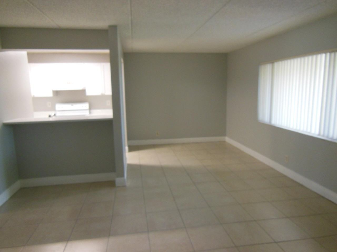 709 Meadows Cir - Photo 4 of 24