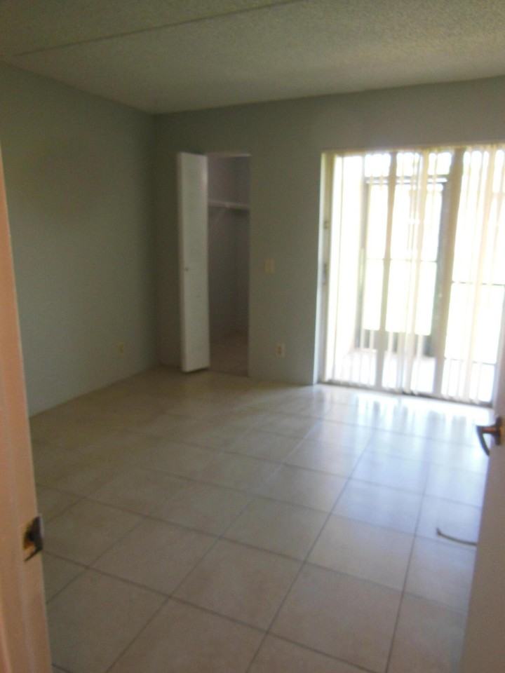 709 Meadows Cir - Photo 5 of 24