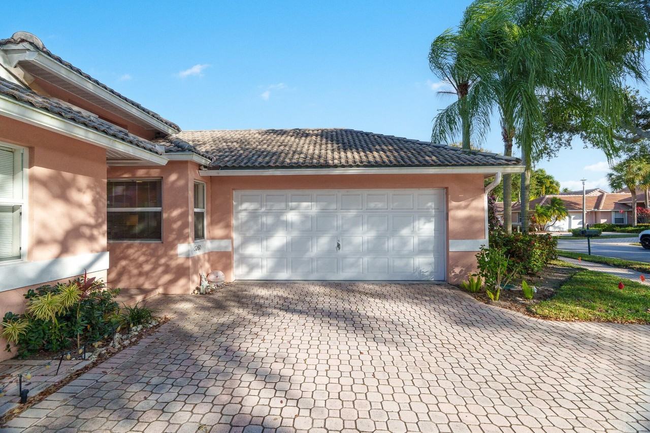 5260 Grande Palm Cir - Photo 5 of 50