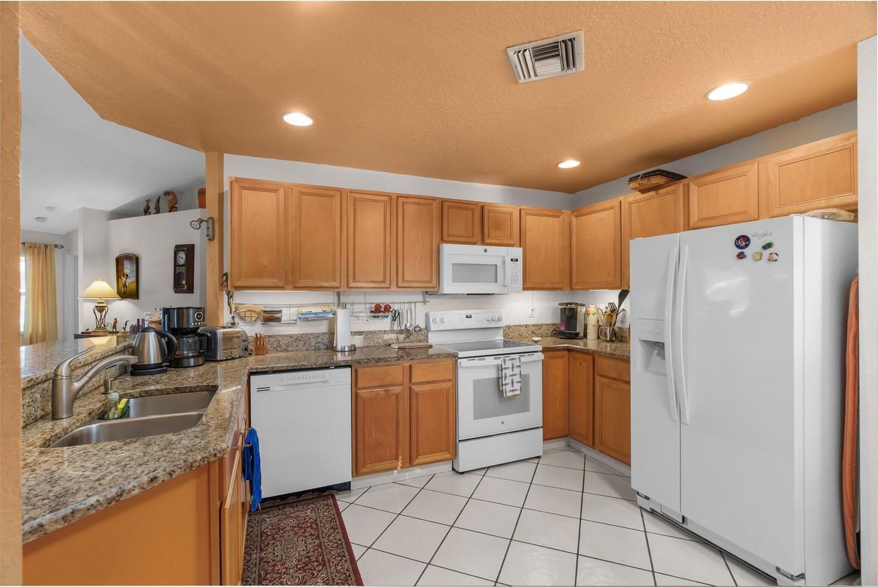 5260 Grande Palm Cir - Photo 7 of 50