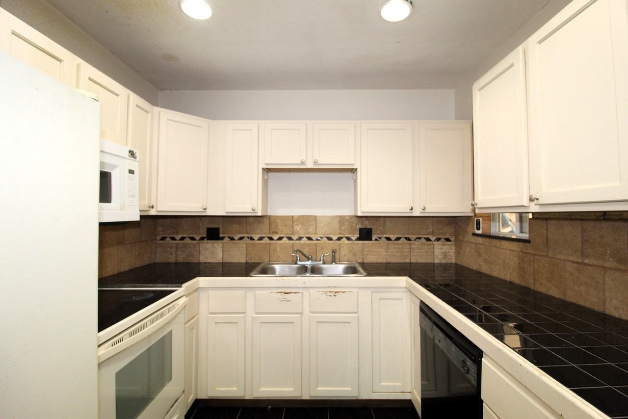 100 Se Celestia Ct - Photo 7 of 18