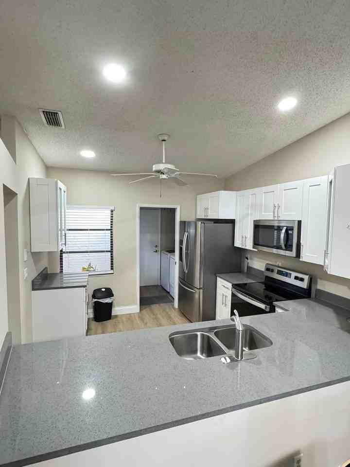 18560 Sunburst Ln Unit D - Photo 7 of 28
