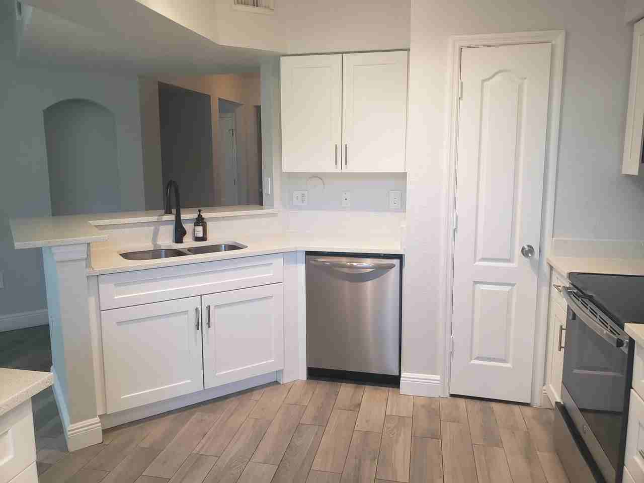 909 Belmont Pl Unit 909 - Photo 2 of 26