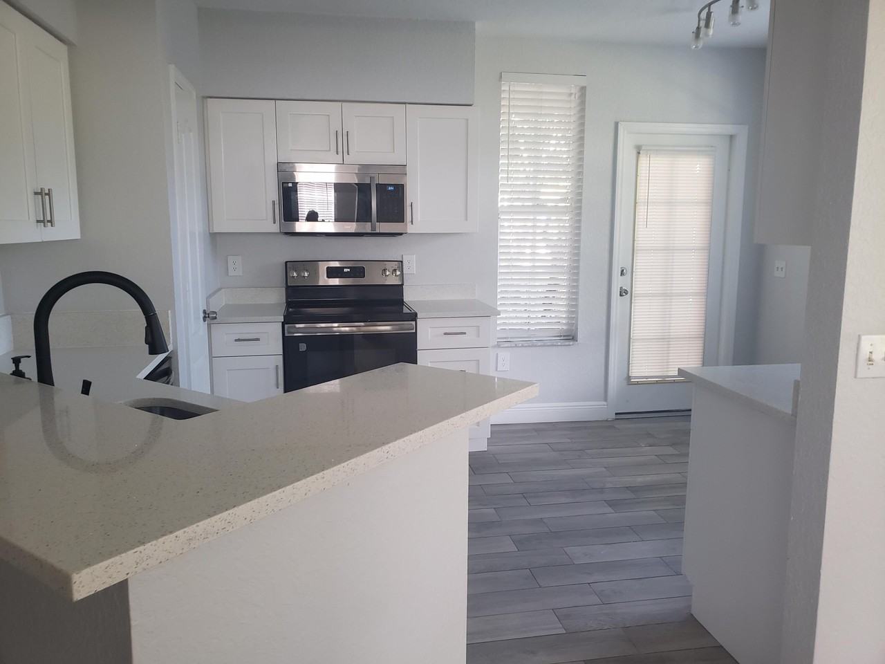 909 Belmont Pl Unit 909 - Photo 6 of 26