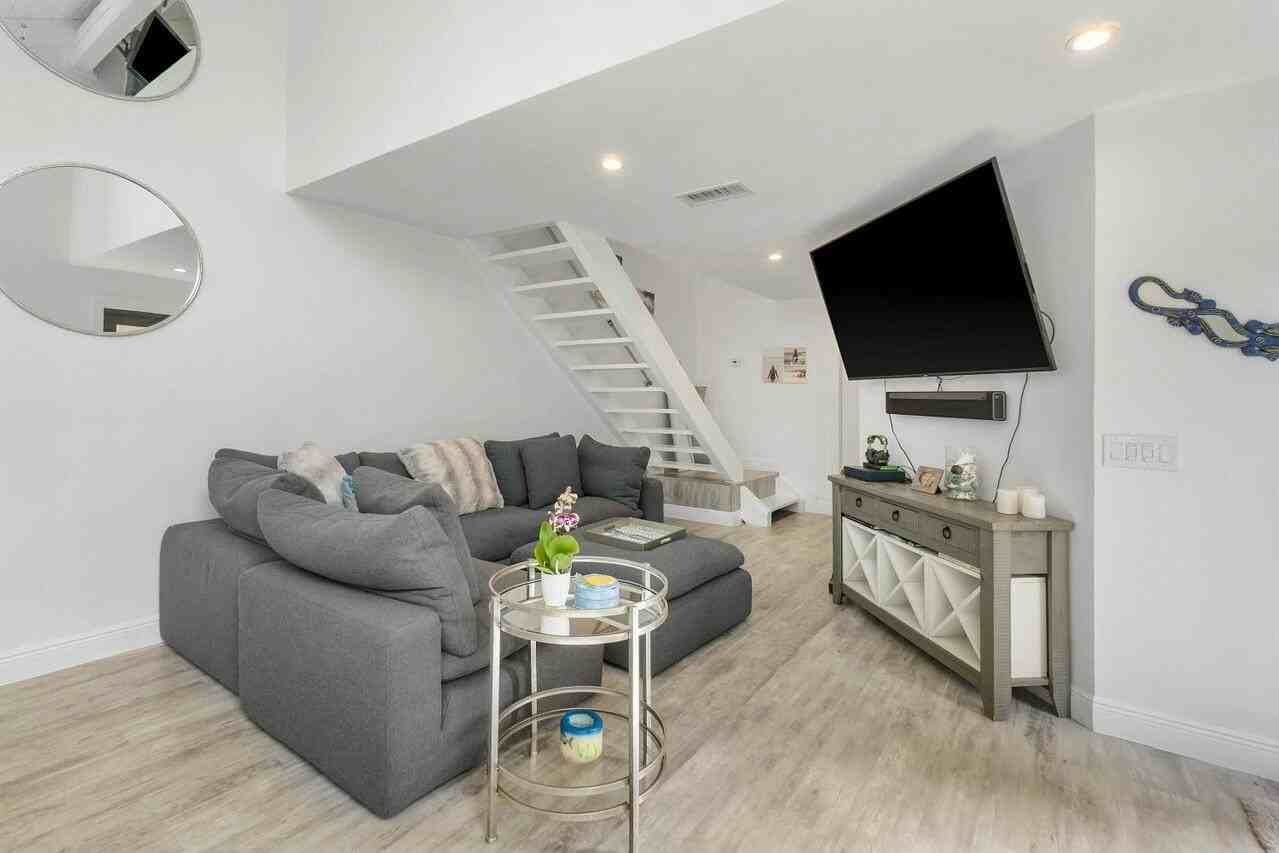 1605 S Us Highway 1 Apt 3h - Photo 3 of 20