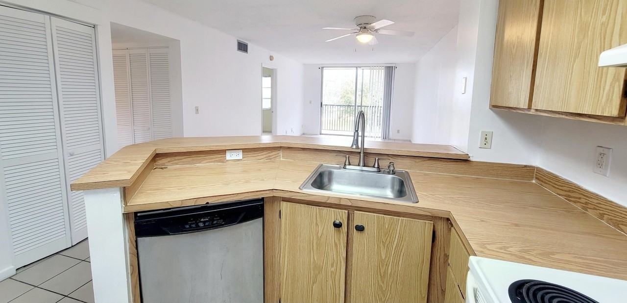 8750 N Sherman Cir Apt 307 - Photo 6 of 31