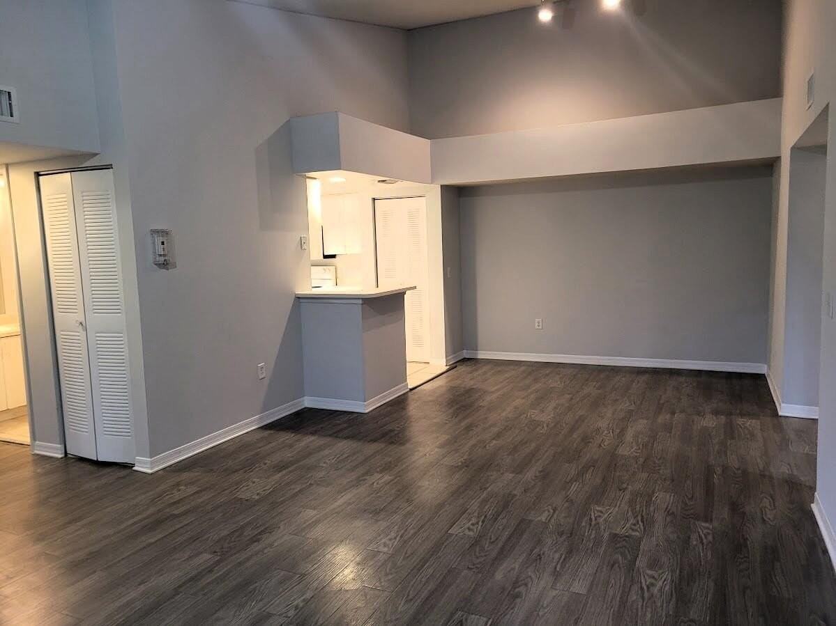 4197 N Haverhill Rd #212 - Photo 4 of 32