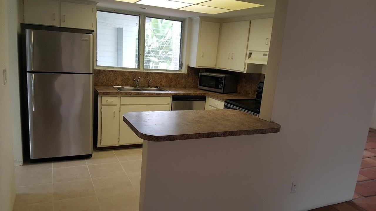 1132 Sw 3rd St - Photo 3 of 43