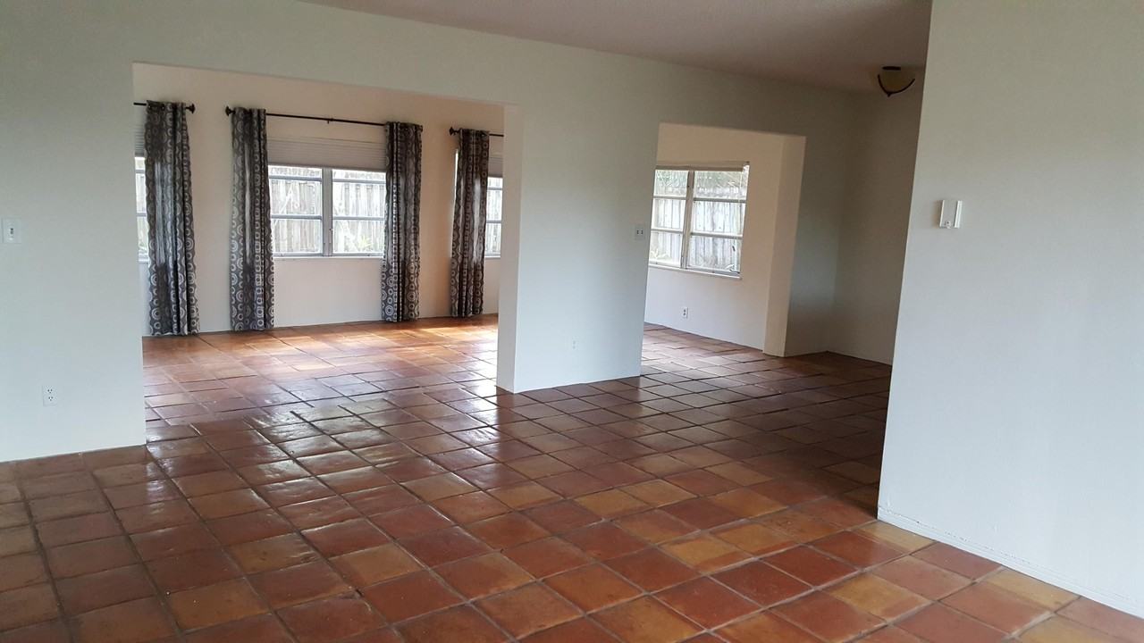 1132 Sw 3rd St - Photo 4 of 43