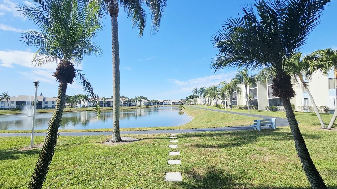 1109 Green Pine Blvd Apt B2 - Photo 4 of 49