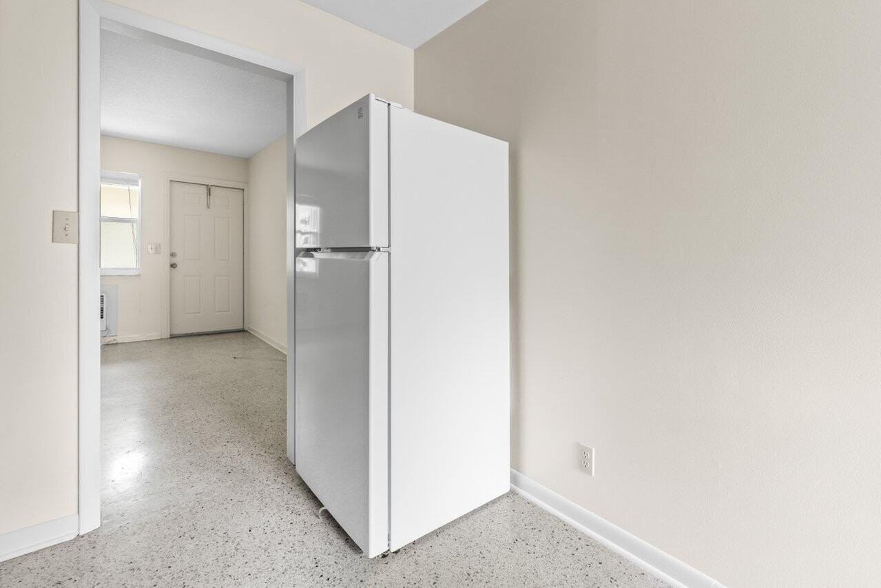 751 Hummingbird Way Apt 6 - Photo 5 of 18