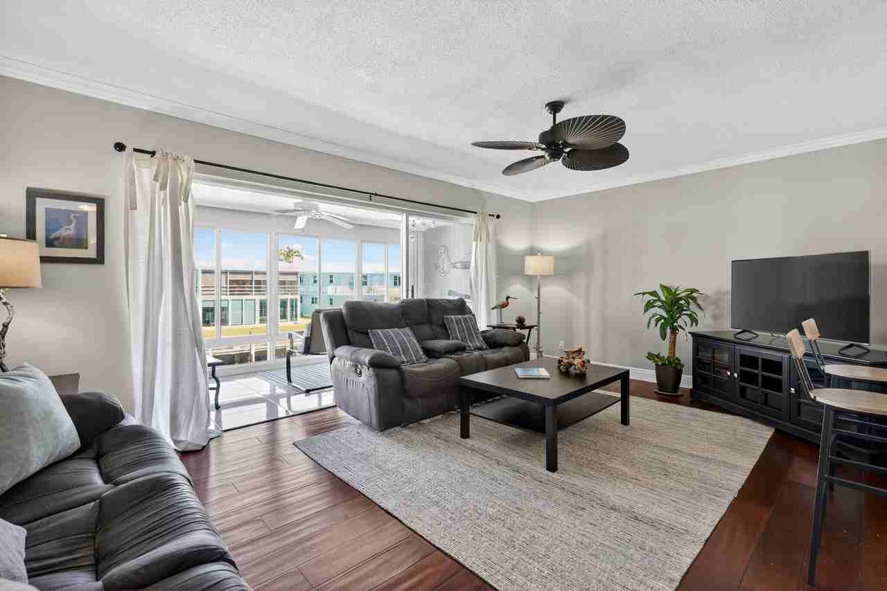 100 Lehane Ter Apt 28 - Photo 4 of 33