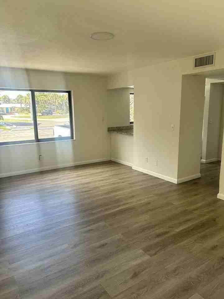 652 Hernando St Apt B - Photo 4 of 25