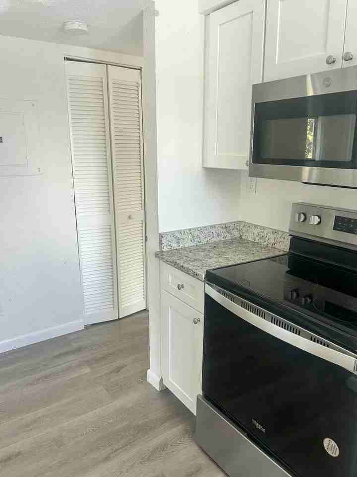 652 Hernando St Apt B - Photo 7 of 25