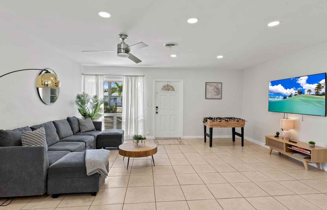 1761 Ne 55th St Apt 2 - Photo 6 of 27