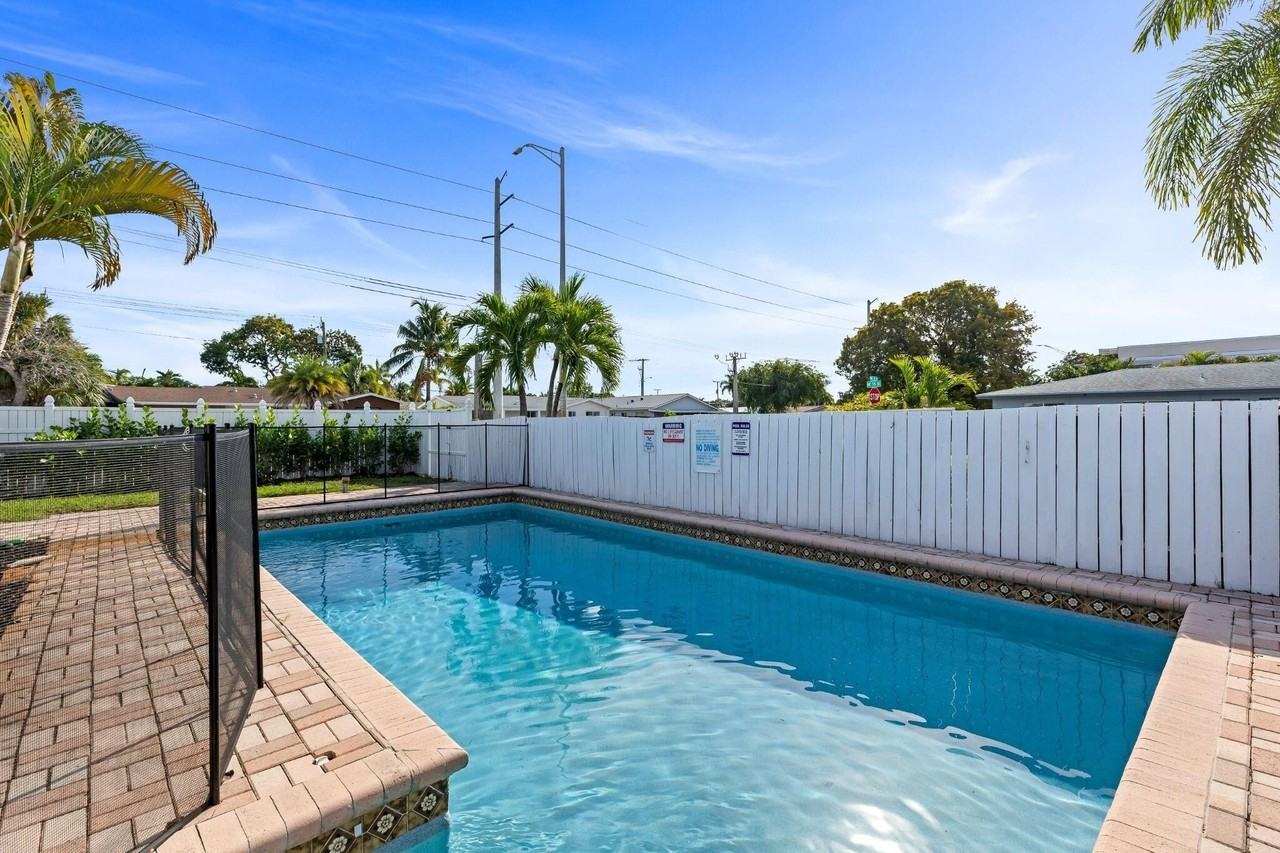 1761 Ne 55th St Apt 3 - Photo 4 of 22