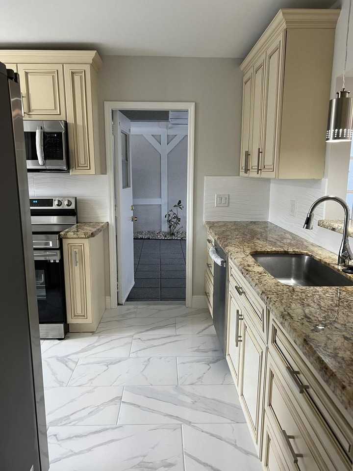 14704 Wildflower Ln - Photo 5 of 47