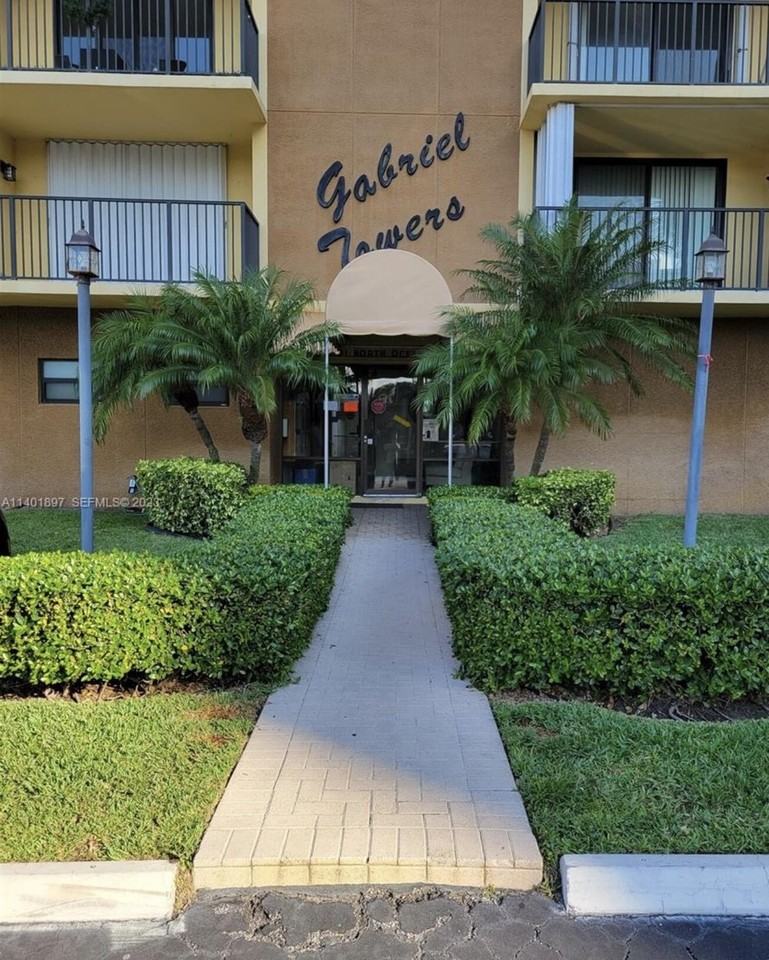 801 N Ocean Blvd Apt 802 - Photo 2 of 27