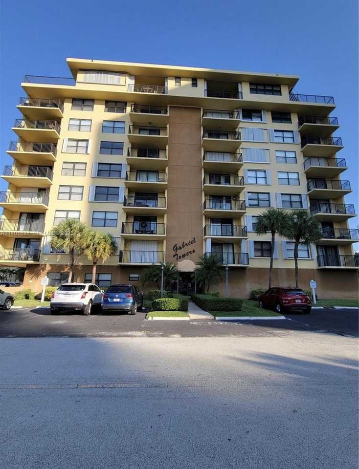 801 N Ocean Blvd Apt 802 - Photo 3 of 27