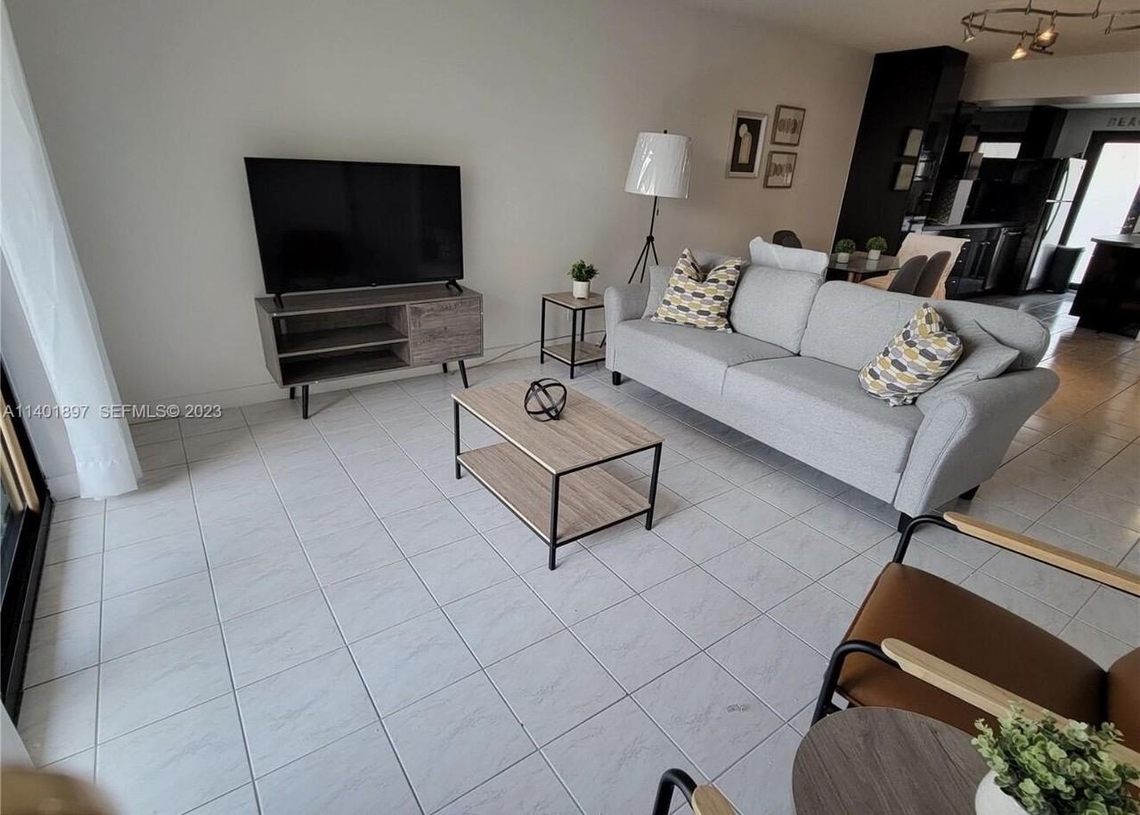 801 N Ocean Blvd Apt 802 - Photo 4 of 27