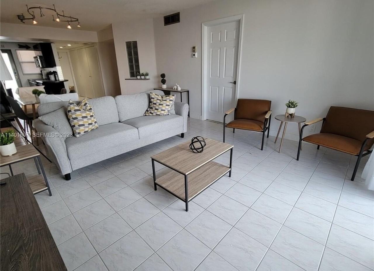 801 N Ocean Blvd Apt 802 - Photo 5 of 27