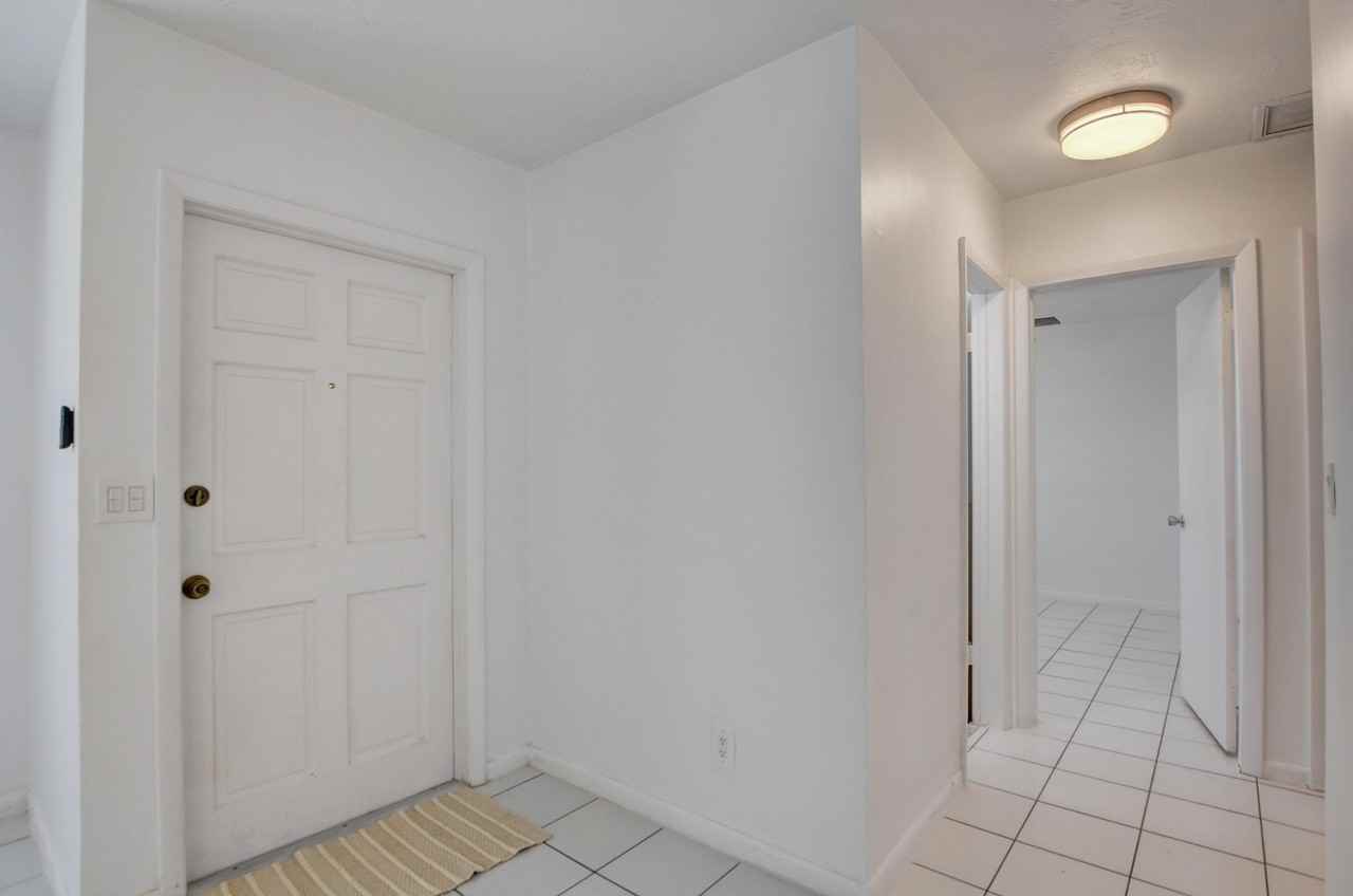 12449 Westhampton Cir - Photo 6 of 18