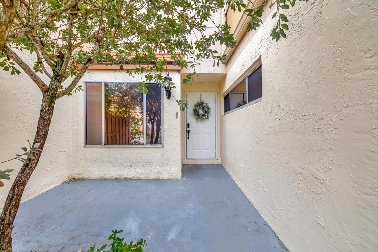 881 Nw 81st Way Unit 3 - Photo 2 of 29