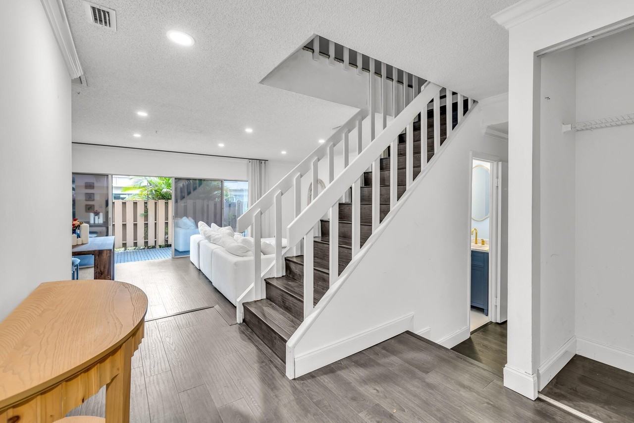 881 Nw 81st Way Unit 3 - Photo 4 of 29