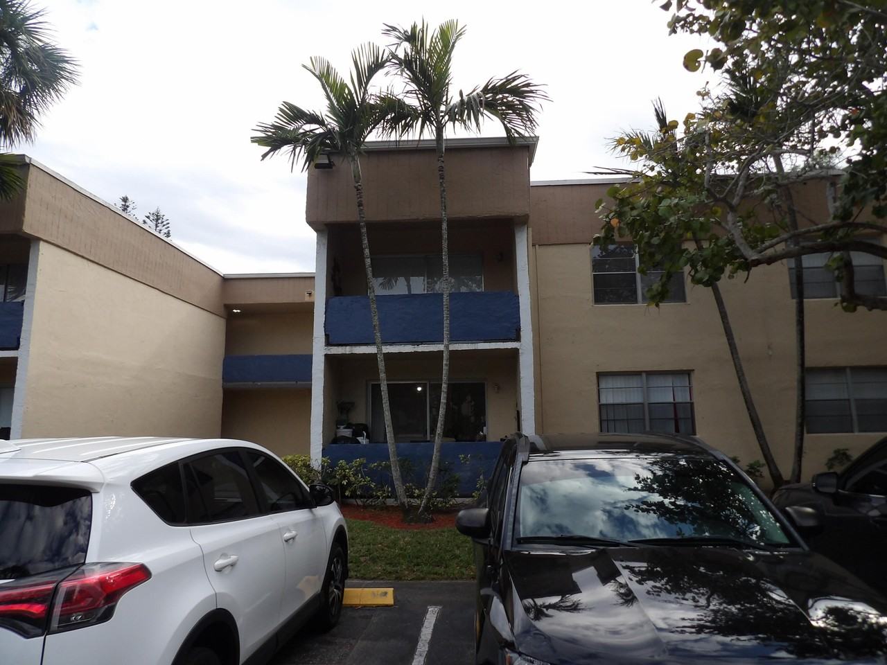 201 Bonnie Blvd Apt 206