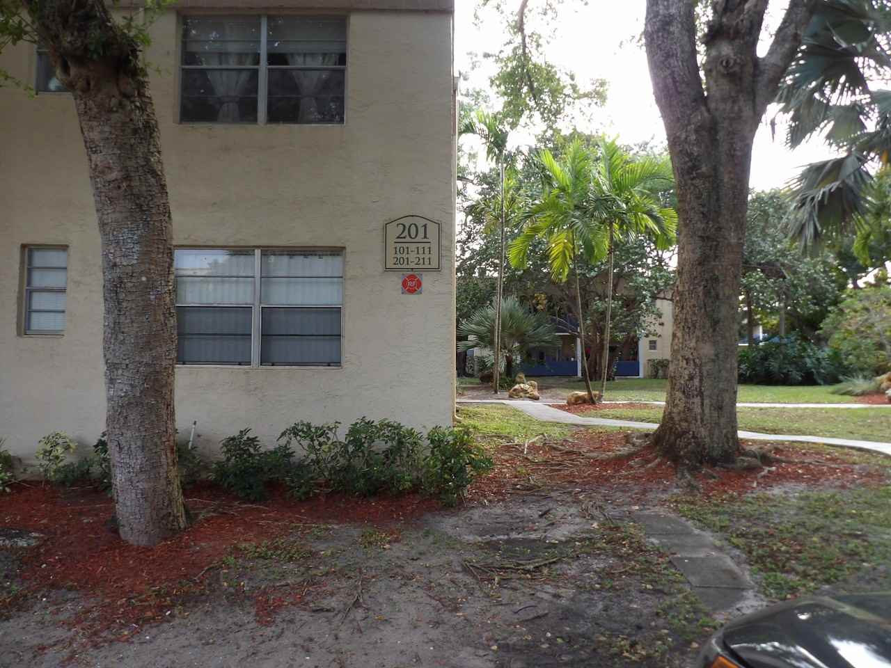 201 Bonnie Blvd Apt 206 - Photo 2 of 17