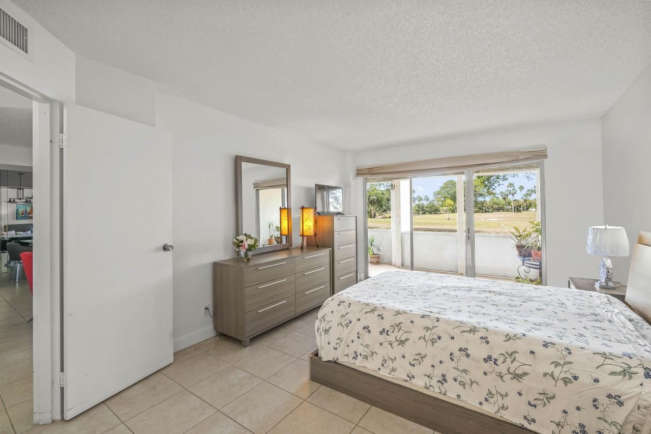 3871 Via Poinciana Apt 104 - Photo 7 of 19