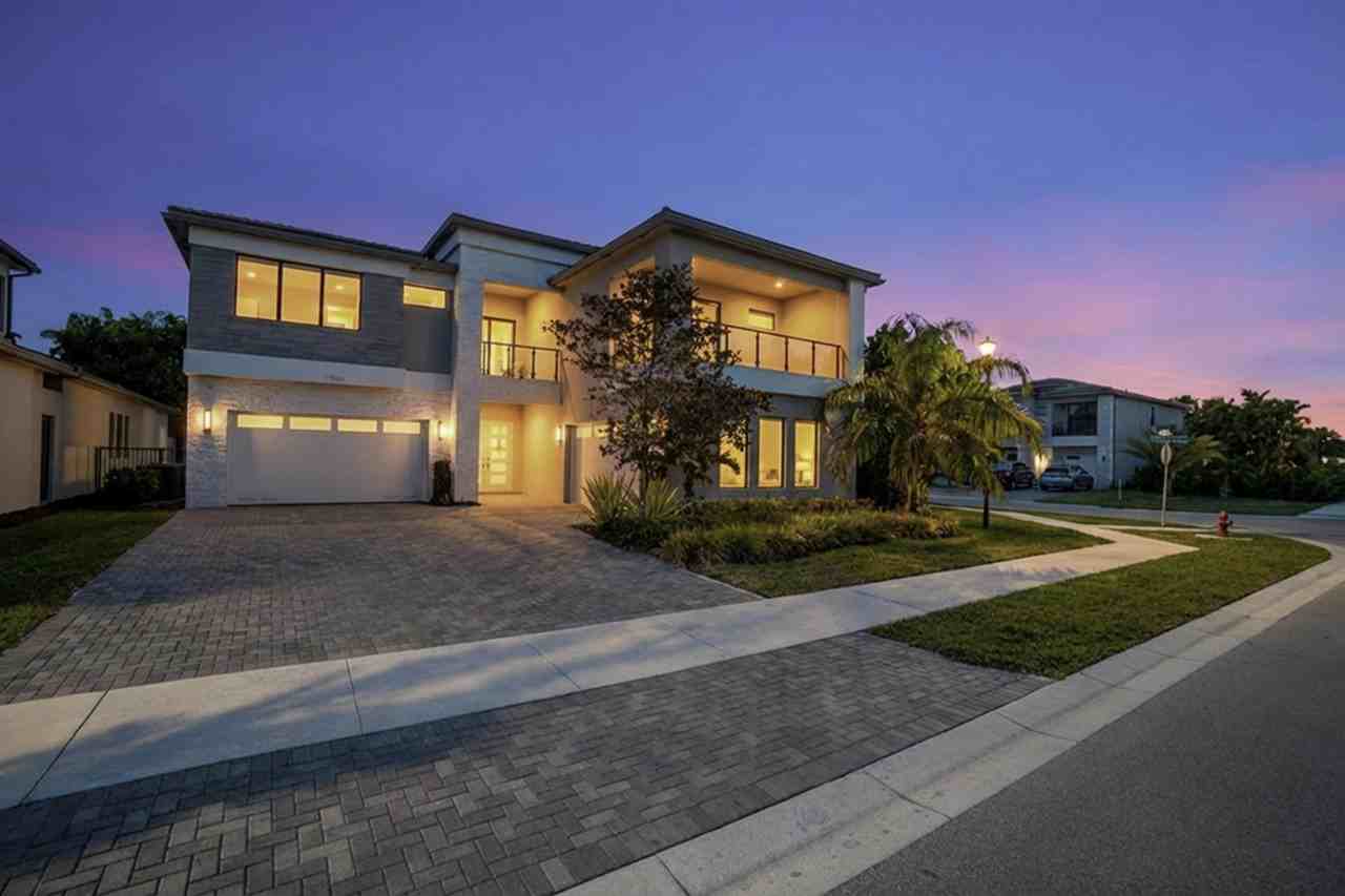 17081 Five Waters Ave - Photo 4 of 50