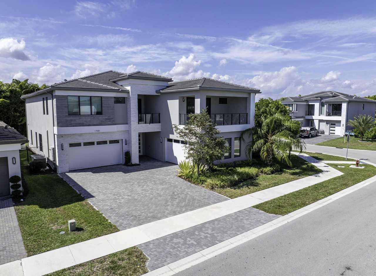 17081 Five Waters Ave - Photo 5 of 50