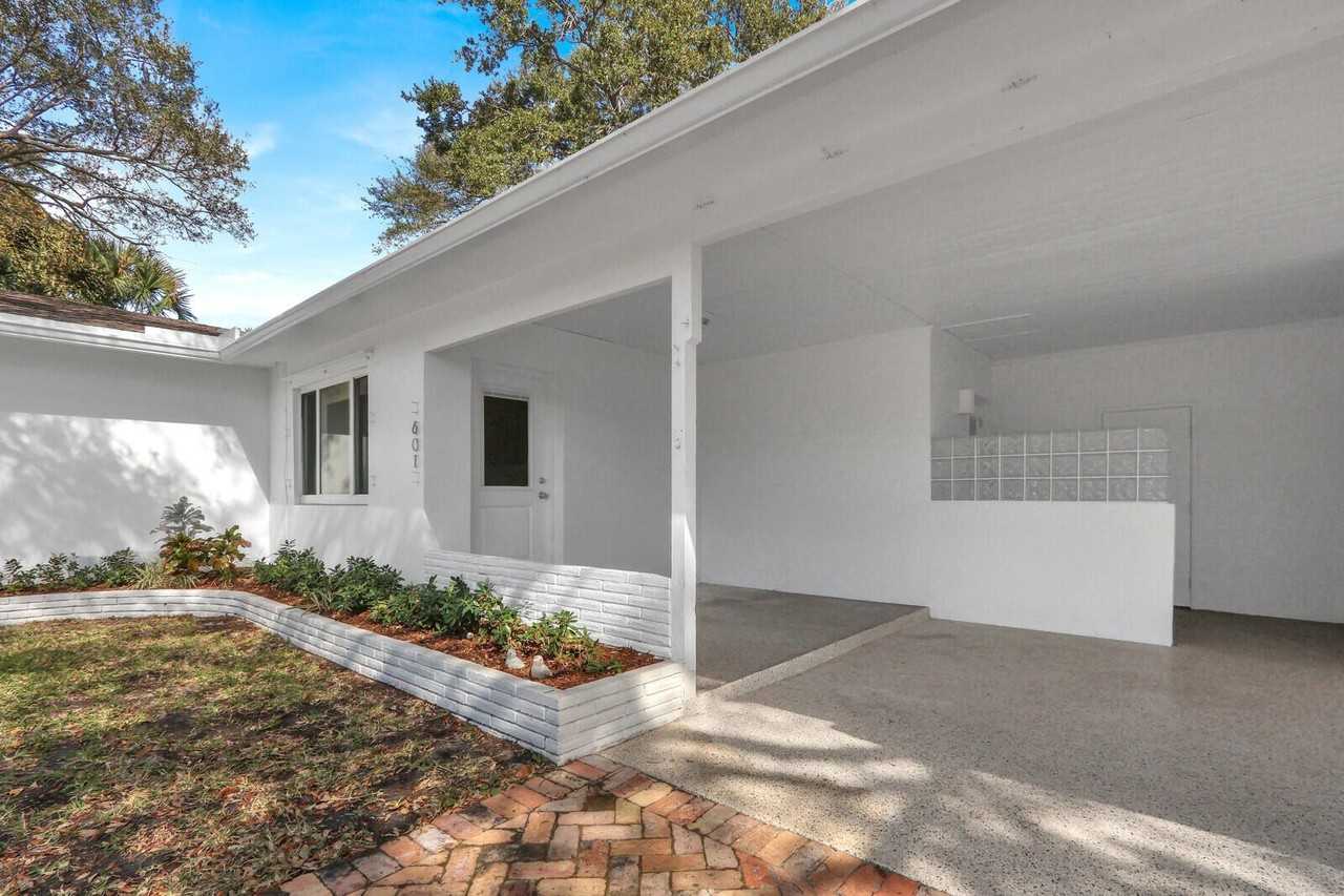 601 Paulina Rd - Photo 6 of 36