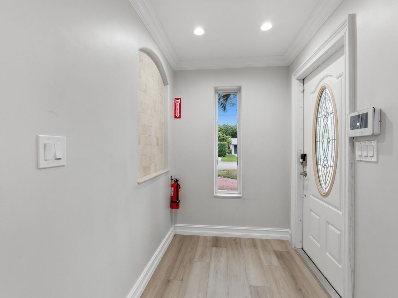 1921 Ne 28th Ct - Photo 5 of 39