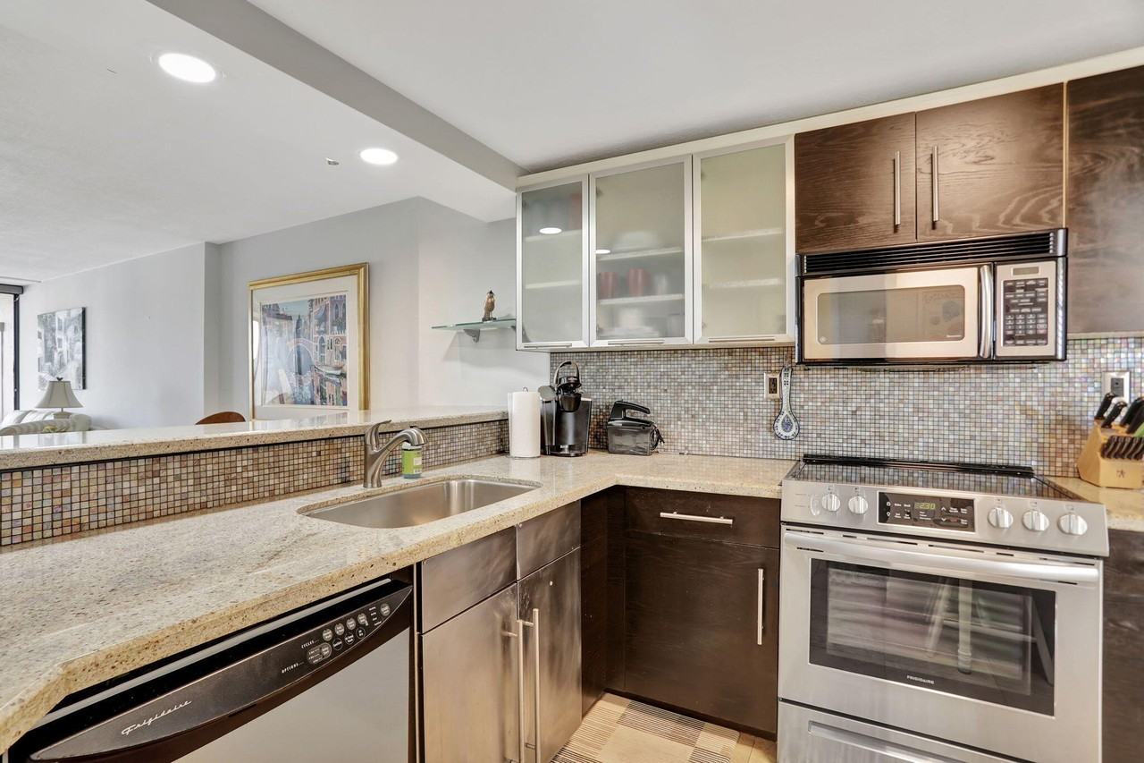 4 Royal Palm Way #6020