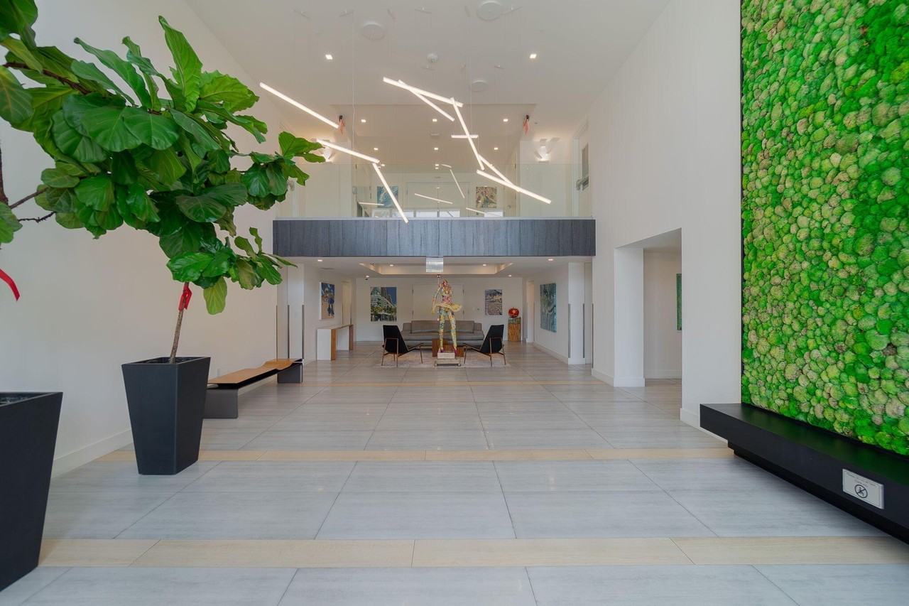 111 Se 1st Ave Apt 404 - Photo 3 of 50