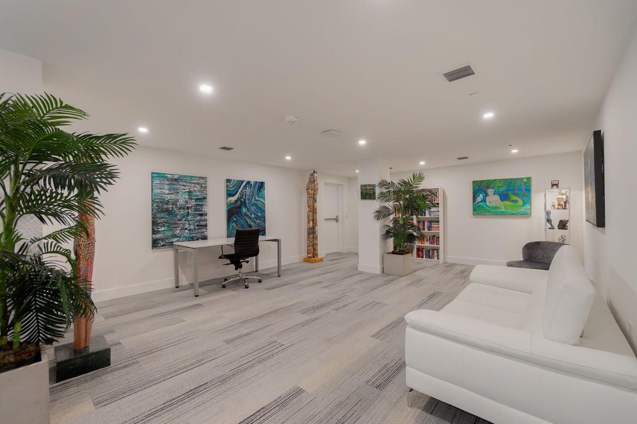 111 Se 1st Ave Apt 404 - Photo 4 of 50